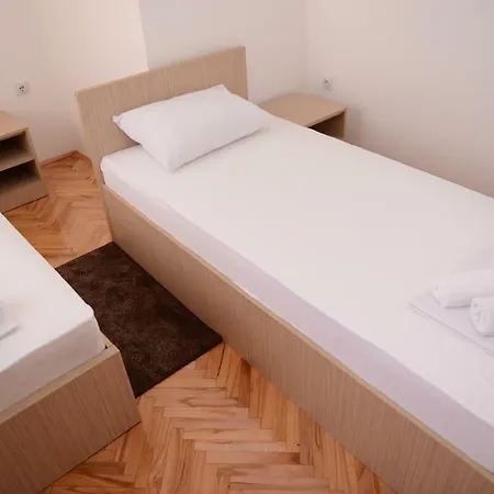 מלון דירות Prenociste-vila Tasic וראנג'ה