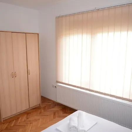 Prenociste-vila Tasic 3* וראנג'ה